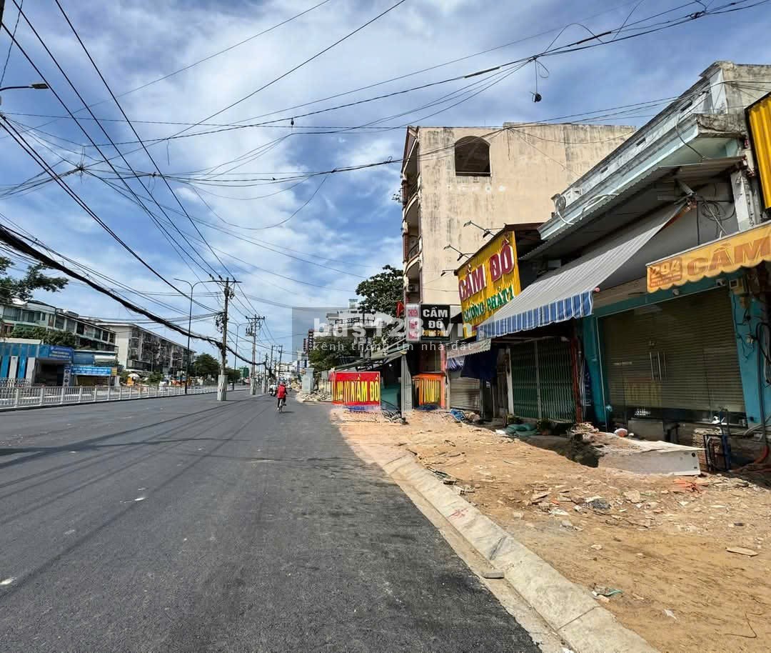 Gò Vấp, nhà mặt tiền Dương Quảng Hàm, đường 40m, KC 1 lầu, DT 5x20m