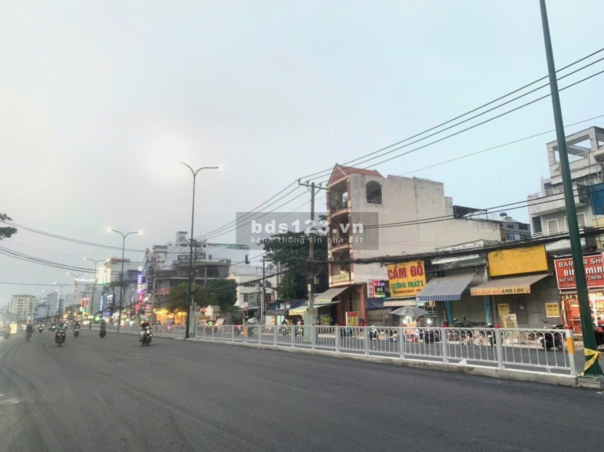 Gò Vấp, nhà mặt tiền Dương Quảng Hàm, đường 40m, KC 1 lầu, DT 5x20m