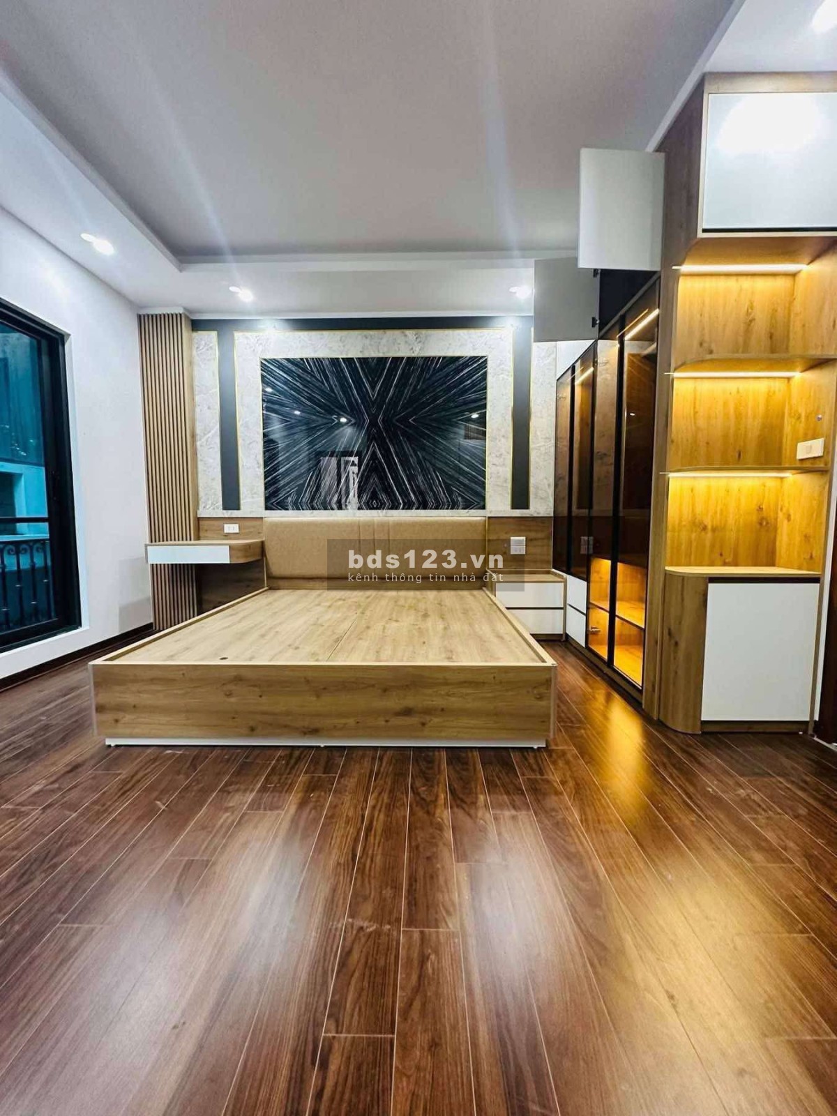 Bán Nhà phố Giang Văn Minh - Diện tích 36m2x6T - Thang Máy - Lô Góc - Mặt Ngõ Thông - Cách phố 30m