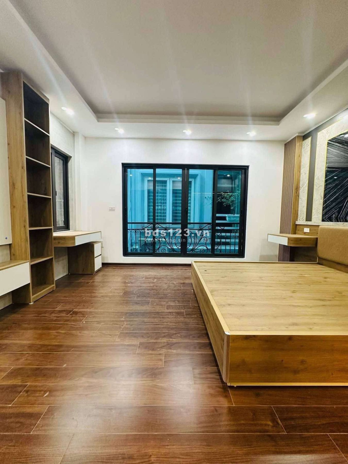 Bán Nhà phố Giang Văn Minh - Diện tích 36m2x6T - Thang Máy - Lô Góc - Mặt Ngõ Thông - Cách phố 30m