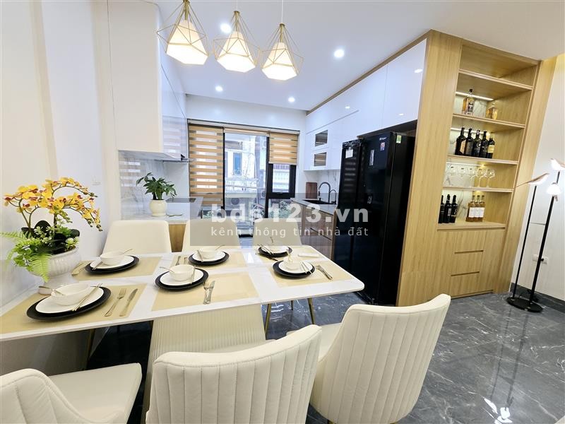 Siêu phẩm Ngô Gia Tự – 6 tầng thang máy – Ngõ ô tô – Kinh doanh đỉnh – Chỉ 9.8 tỷ