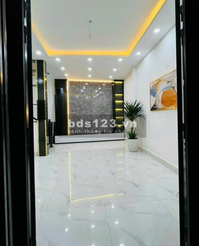 Cần Bán nhà Xuân Thủy – 5 tầng, Mặt tiền 5.8 m, giá nhỉnh 9 tỷ