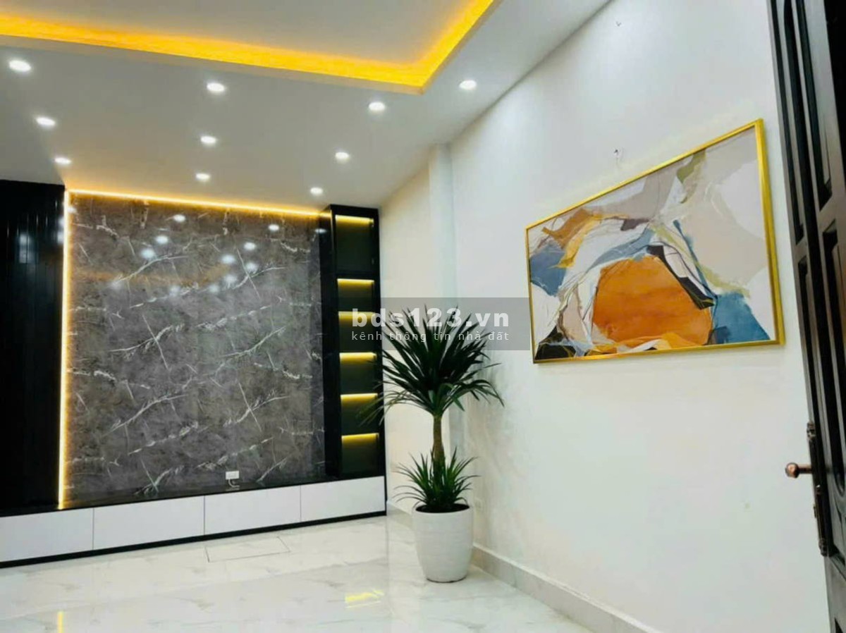 Cần Bán nhà Xuân Thủy – 5 tầng, Mặt tiền 5.8 m, giá nhỉnh 9 tỷ