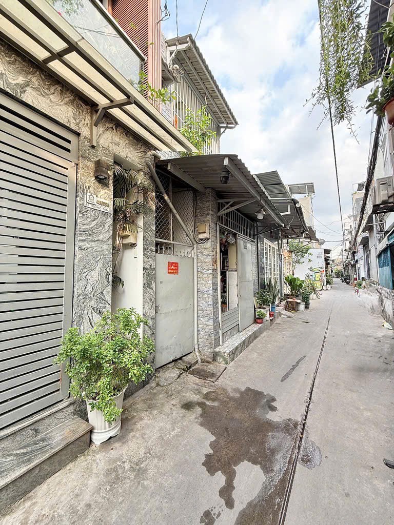 Nhà hiếm Lê Trọng Tấn – Nhà mới keng, khách xem là mê
