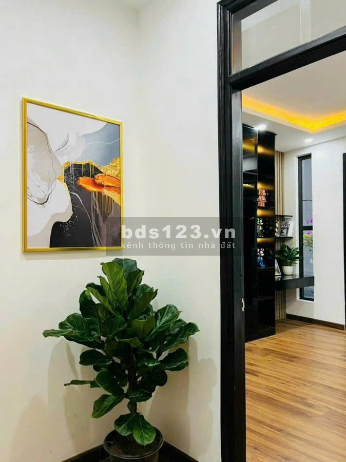 Cần Bán nhà Xuân Thủy – 5 tầng, Mặt tiền 5.8 m, giá nhỉnh 9 tỷ