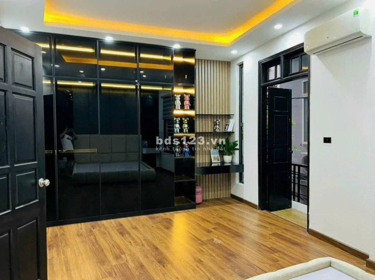 Cần Bán nhà Xuân Thủy – 5 tầng, Mặt tiền 5.8 m, giá nhỉnh 9 tỷ