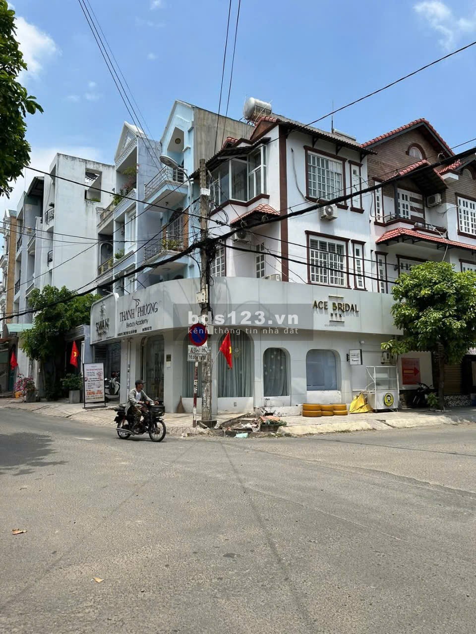 Gò Vấp, bán căn nhà mặt phố góc 2 mặt tiền trục đường Lê Đức Thọ