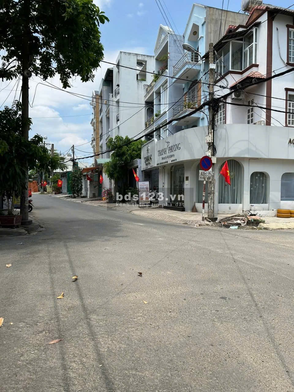 Gò Vấp, bán căn nhà mặt phố góc 2 mặt tiền trục đường Lê Đức Thọ