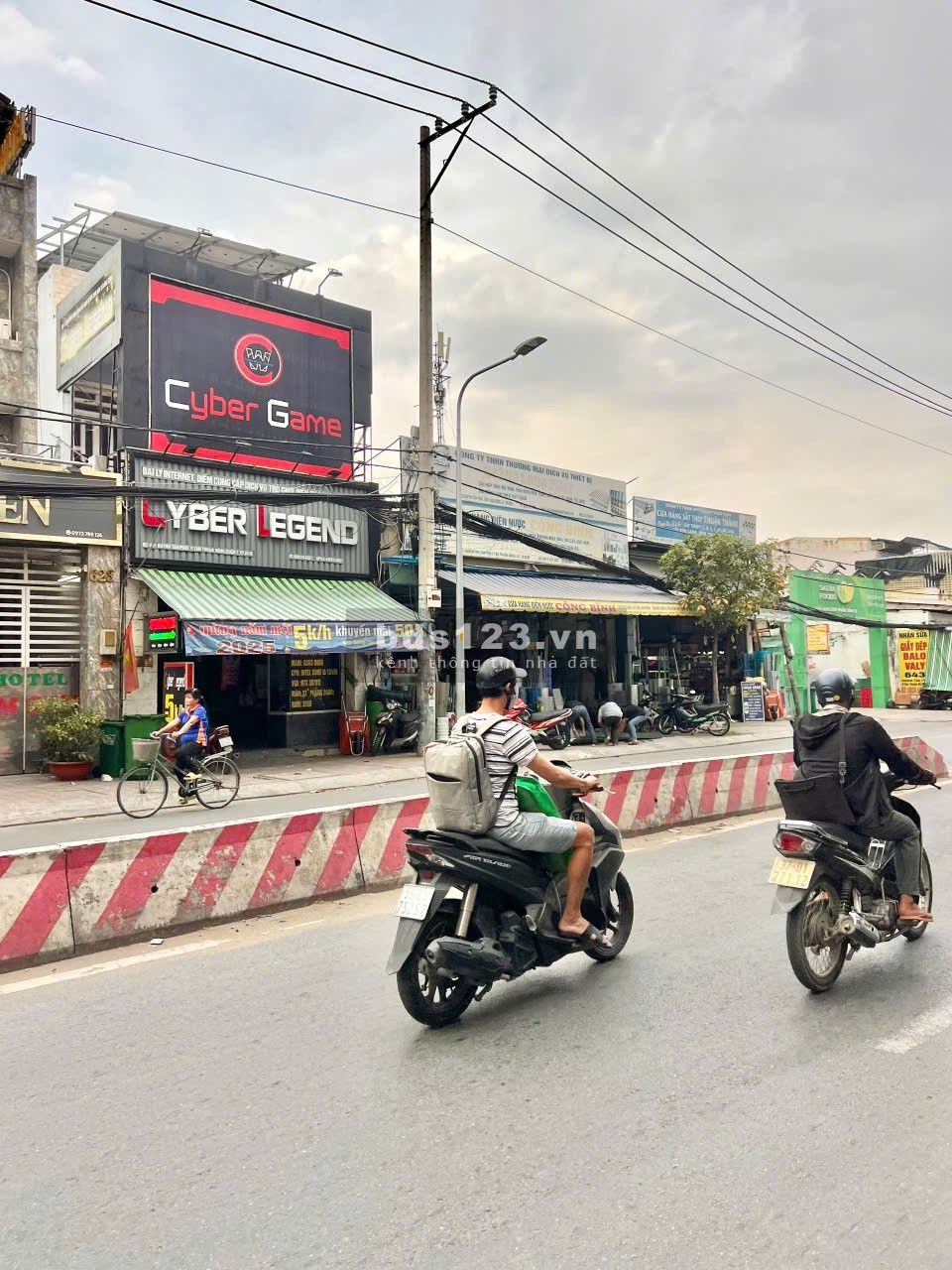 Bán nhà mặt tiền Huỳnh Tấn Phát, quận 7