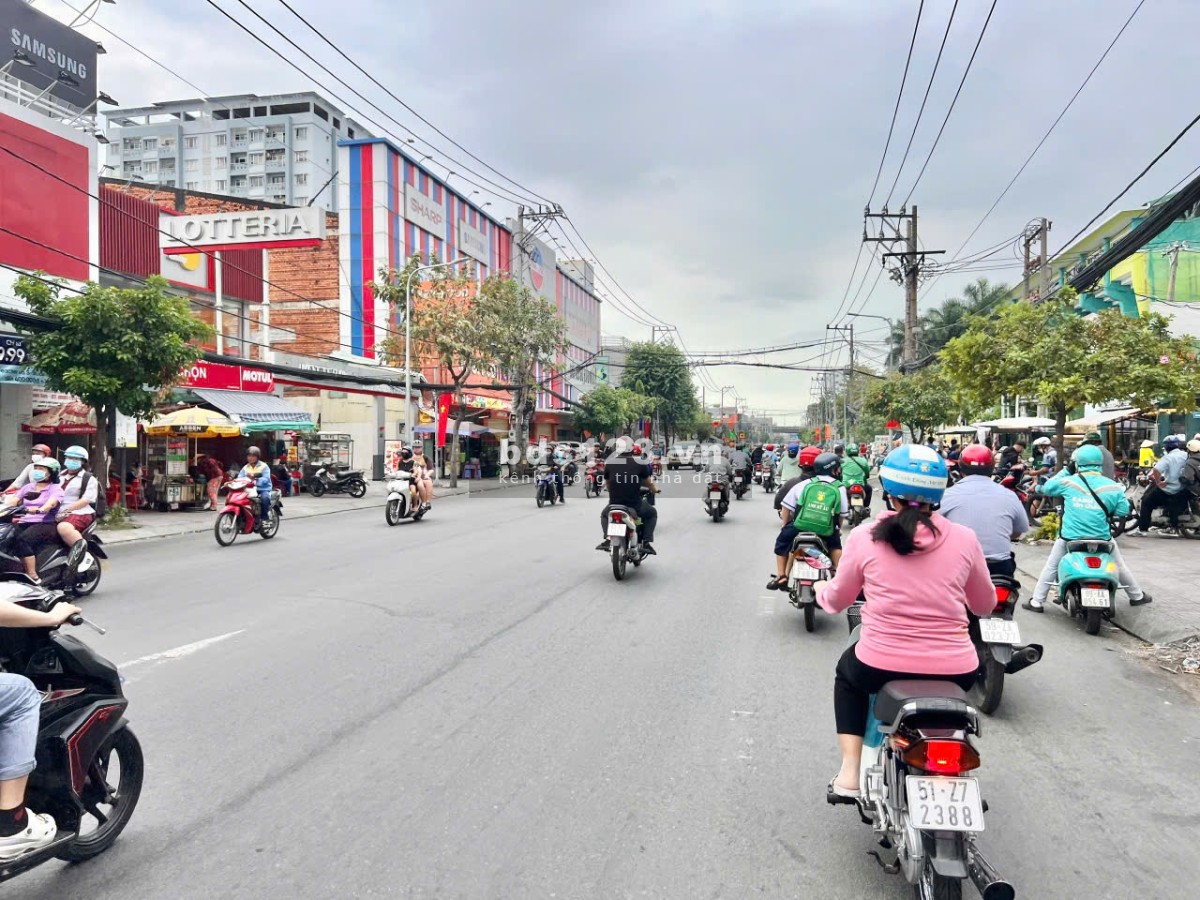 Bán nhà mặt tiền Huỳnh Tấn Phát, quận 7