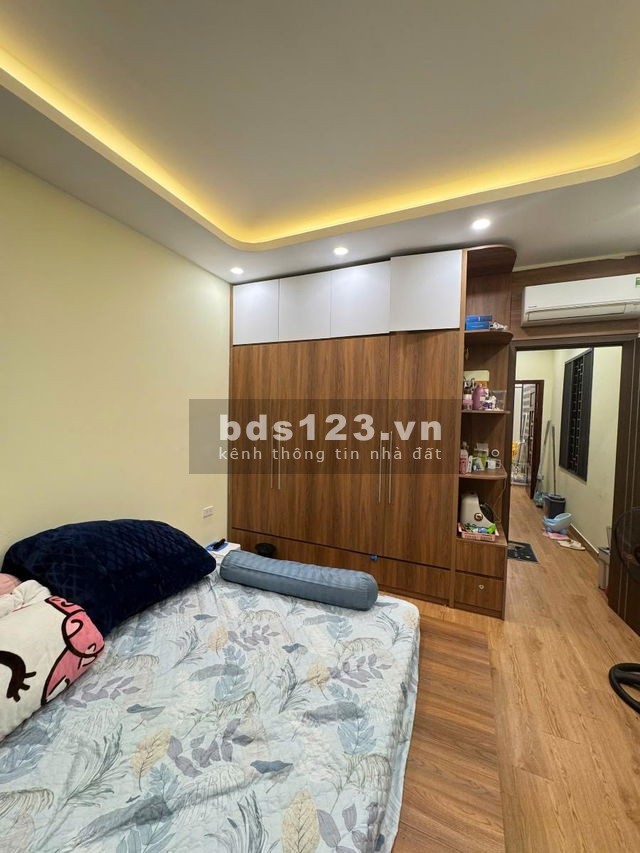 Bán nhà Định Công - 49m2 - 30m ra đường Ô tô tránh - Hiếm có trong tầm tài chính hơn 9 tỷ