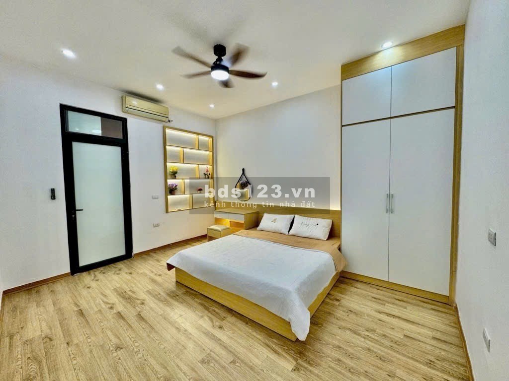 Nhà Đẹp Trung tâm Quận Hoàng Mai Gần ô tô 39M 3 Tầng Giá 5.860 Tỷ