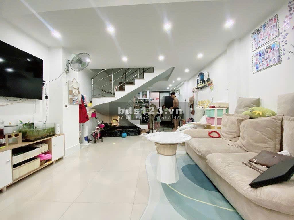 Nhà mới đẹp ngay Vạn Hạnh Mall – 3/2 Quận 10 – 50m², 3 tầng, 3PN – Hoàn công – Giá 8.3 tỷ TL