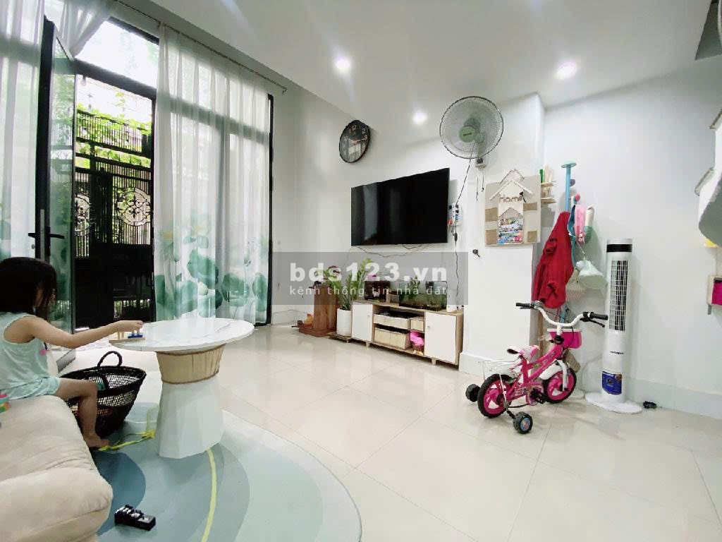 Nhà mới đẹp ngay Vạn Hạnh Mall – 3/2 Quận 10 – 50m², 3 tầng, 3PN – Hoàn công – Giá 8.3 tỷ TL