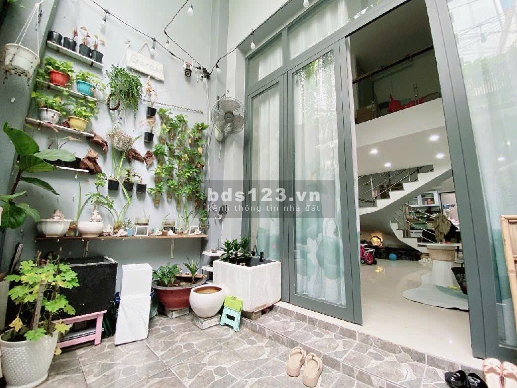 Nhà mới đẹp ngay Vạn Hạnh Mall – 3/2 Quận 10 – 50m², 3 tầng, 3PN – Hoàn công – Giá 8.3 tỷ TL