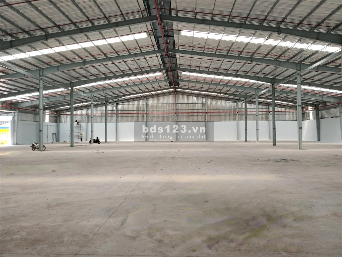 Cho thuê kho 1.761 m2 - rộng rãi, có văn phòng riêng tại Thủ Đức