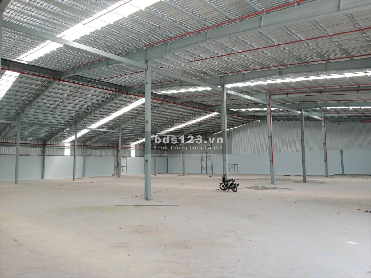 Cho thuê kho 1.761 m2 - rộng rãi, có văn phòng riêng tại Thủ Đức