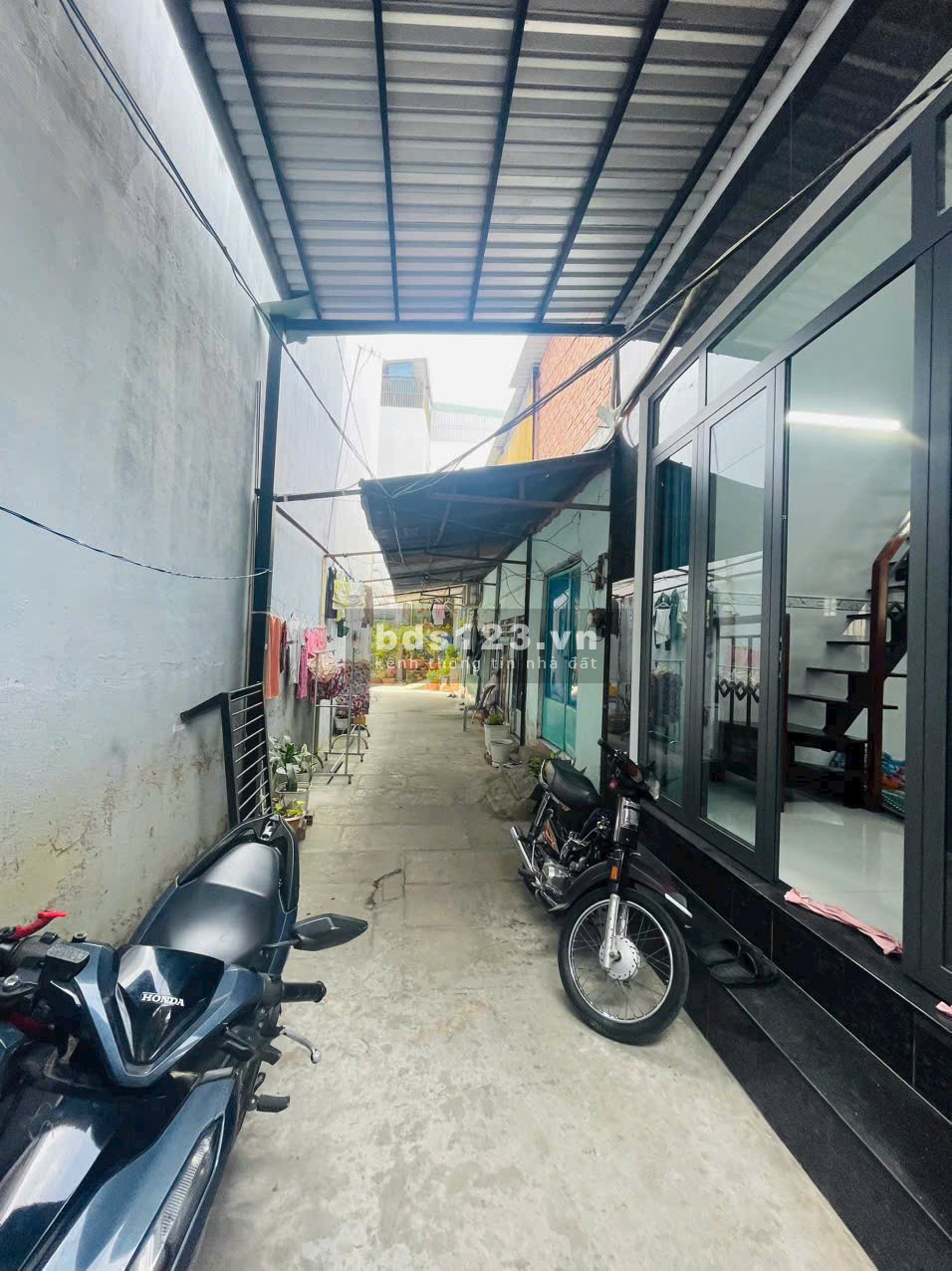 Hạ giá 150tr. Còn 1ty220 thương lượng chính chủ. Nhà 2 MT hẻm 2319 Huỳnh Tấn Phát