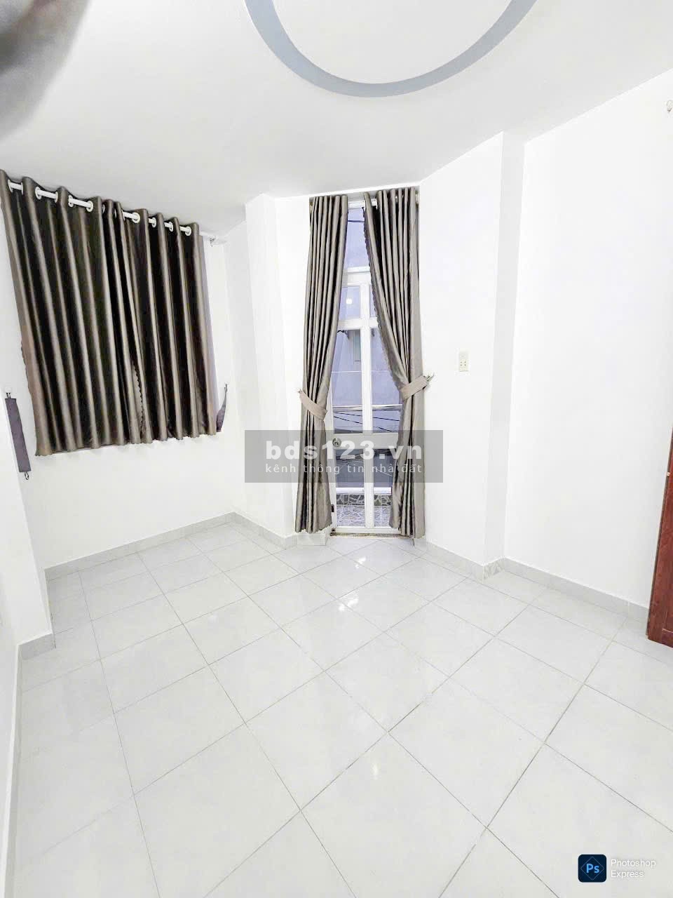 Nhà nằm ngay trung tâm thị trấn Nhà Bè, cách cầu Phú Xuân 500M, 1 trệt 2 lầu, 4 phòng ngủ 3 wc