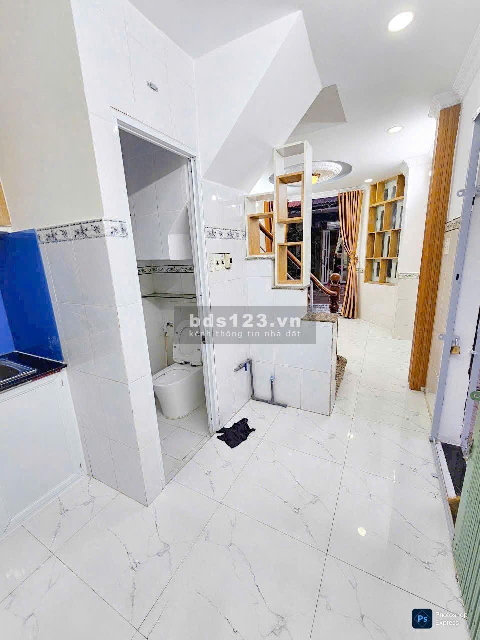 Nhà nằm ngay trung tâm thị trấn Nhà Bè, cách cầu Phú Xuân 500M, 1 trệt 2 lầu, 4 phòng ngủ 3 wc