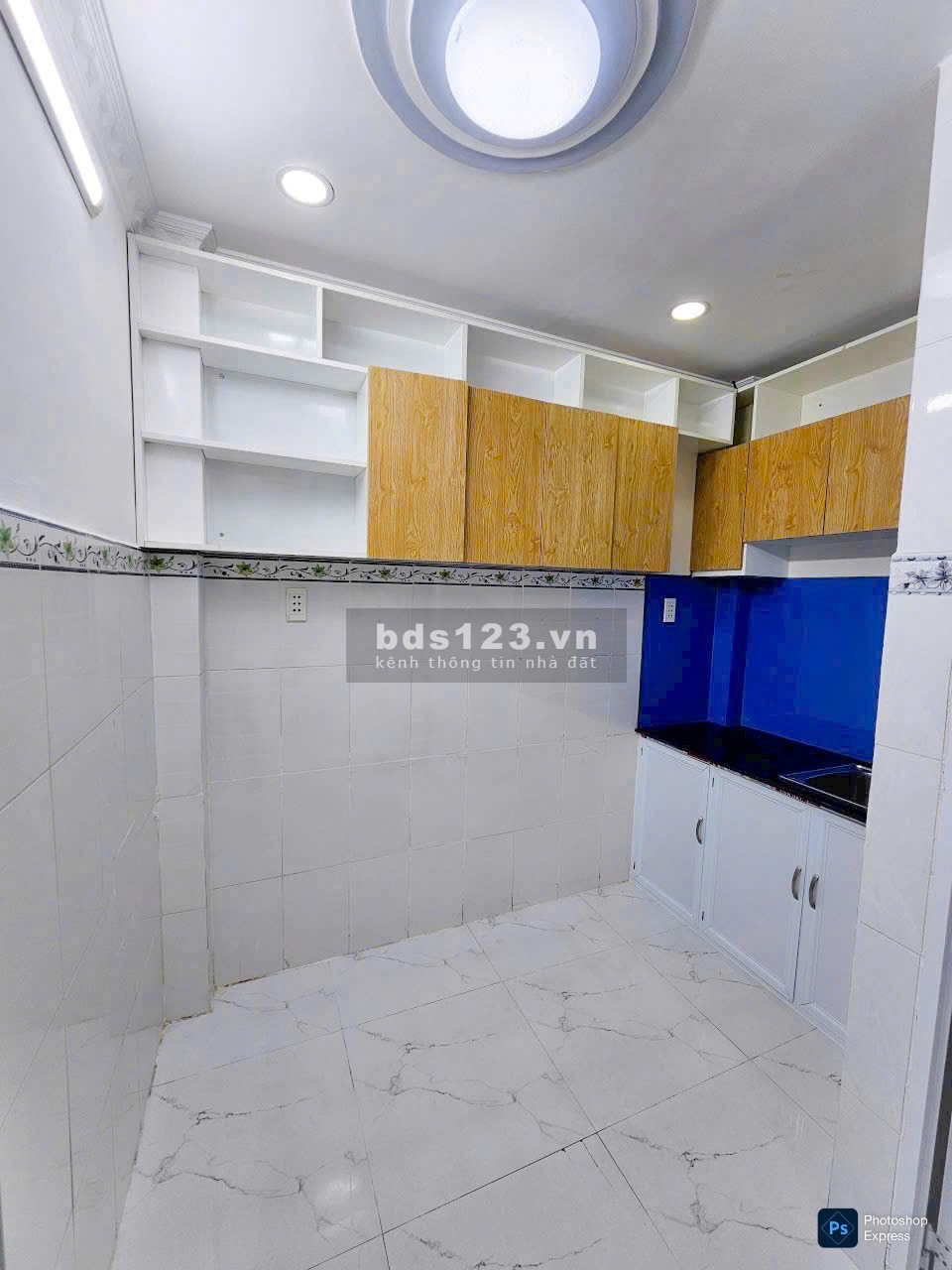 Nhà nằm ngay trung tâm thị trấn Nhà Bè, cách cầu Phú Xuân 500M, 1 trệt 2 lầu, 4 phòng ngủ 3 wc