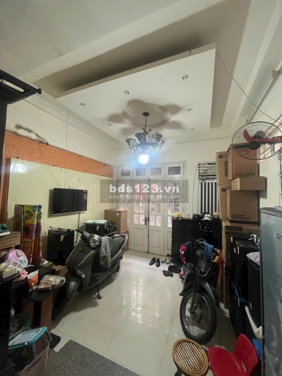 Nhà Xuân Thủy, TT Cầu Giấy – lô góc thoáng sáng – vài bước ra phố – 8,5 tỷ, sổ chính chủ vuông
