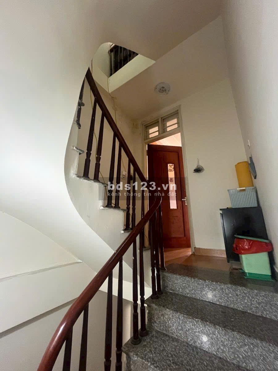 Nhà Xuân Thủy, TT Cầu Giấy – lô góc thoáng sáng – vài bước ra phố – 8,5 tỷ, sổ chính chủ vuông