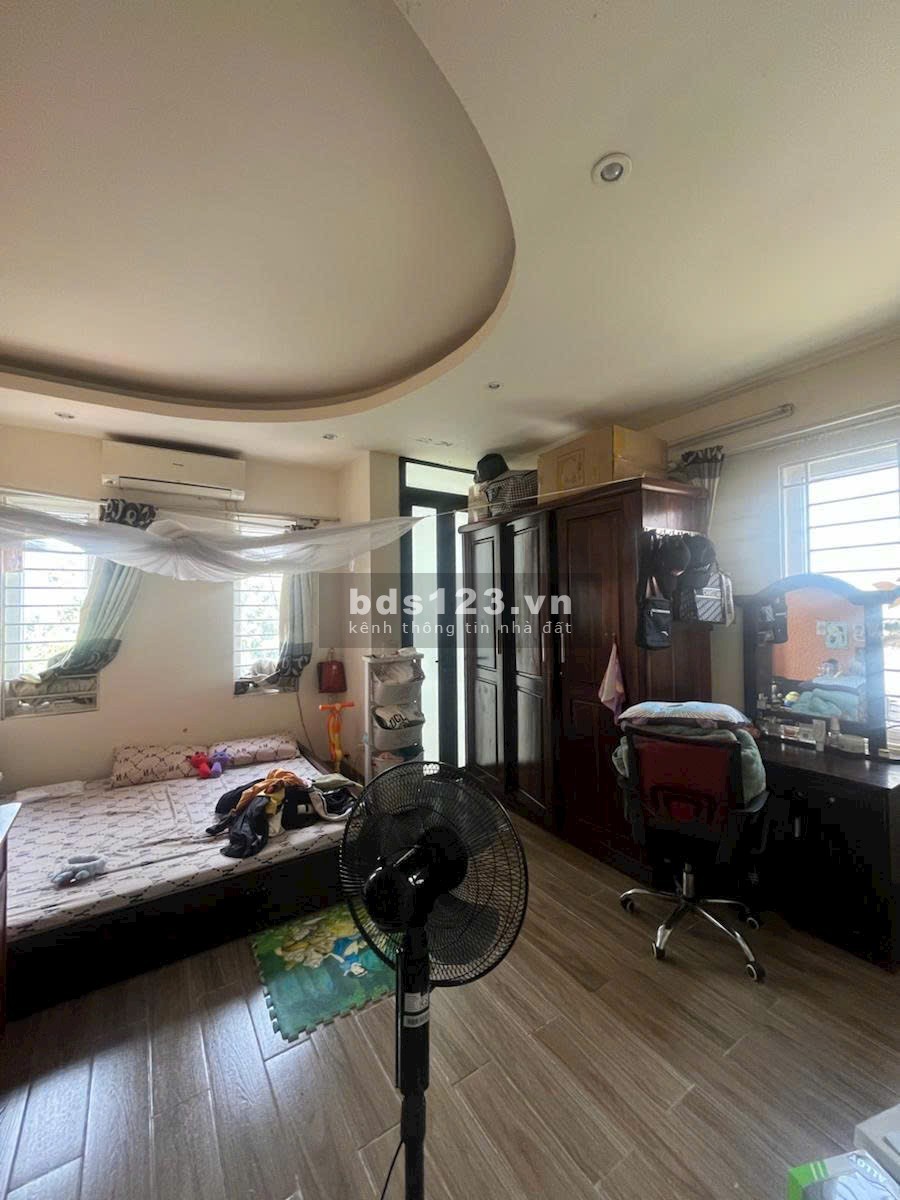 Nhà Xuân Thủy, TT Cầu Giấy – lô góc thoáng sáng – vài bước ra phố – 8,5 tỷ, sổ chính chủ vuông