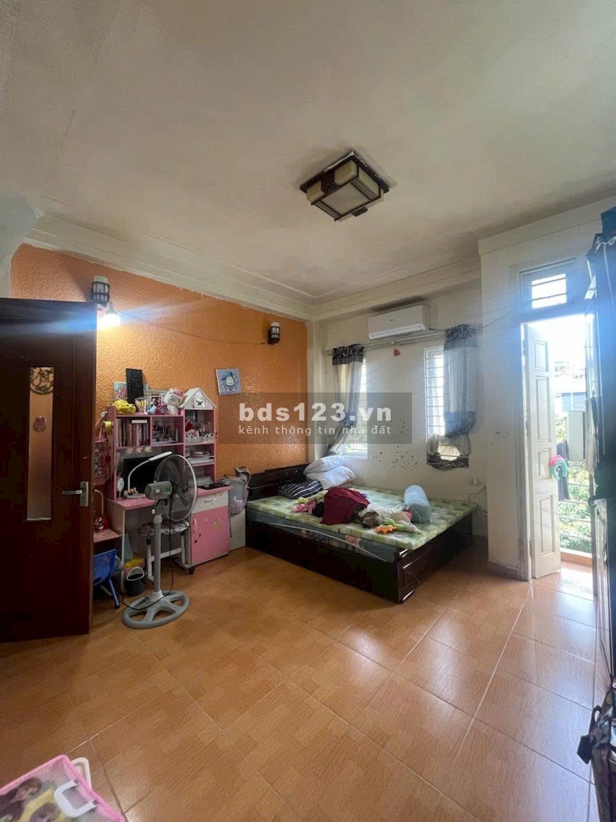 Nhà Xuân Thủy, TT Cầu Giấy – lô góc thoáng sáng – vài bước ra phố – 8,5 tỷ, sổ chính chủ vuông