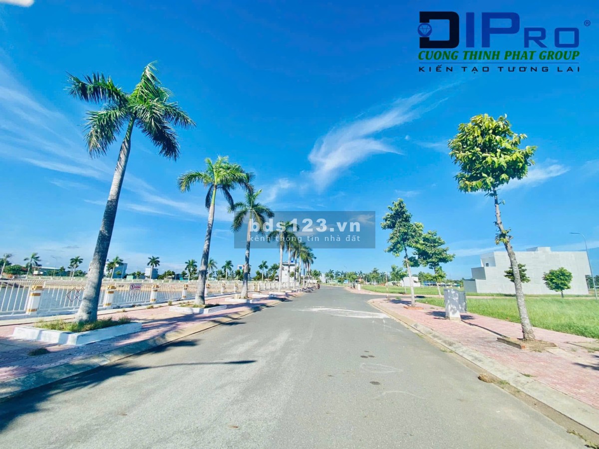 Chủ cần gấp tiền bán gấp lô góc và 2 lô liền kề đối diện hồ sinh thái trong KDC Thủ Thừa