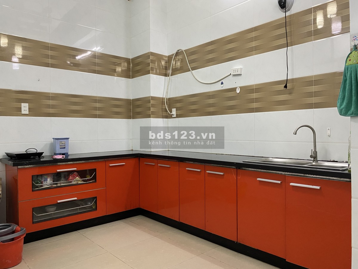 Bán nhà 3 tấm kiên cố 4x18 gần Đầm Sen – Giá tốt