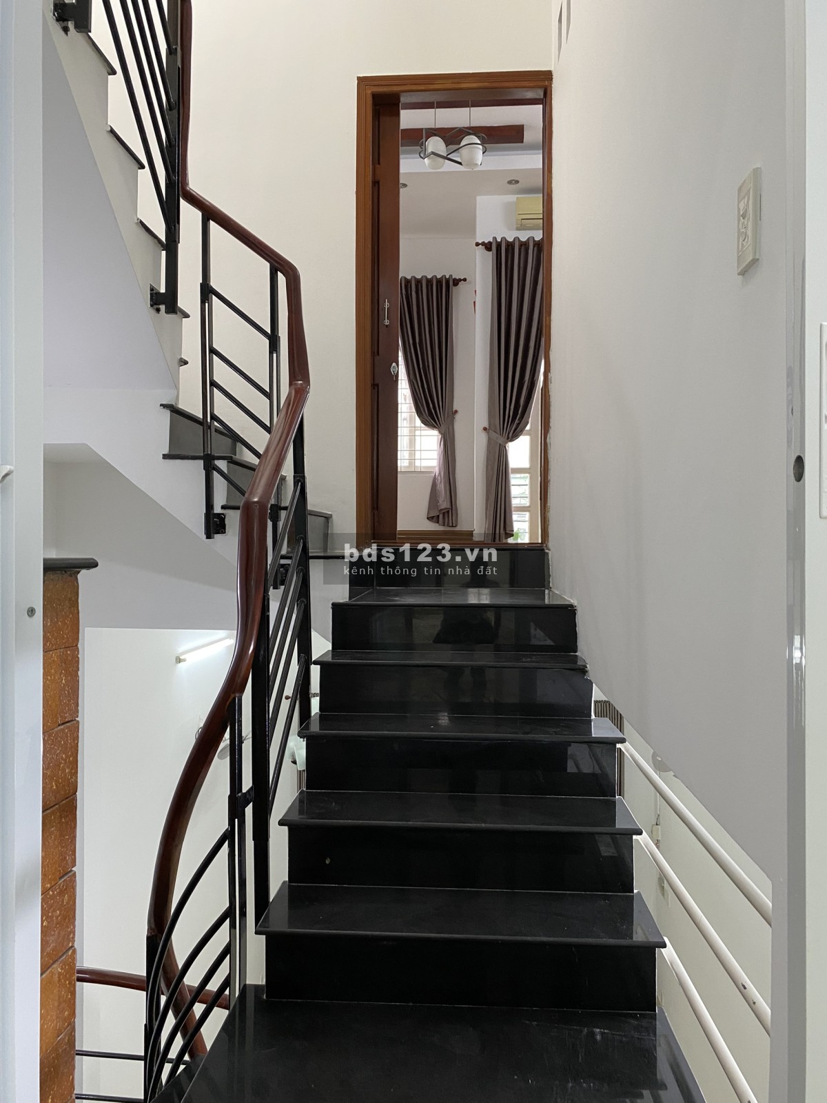 Bán nhà 3 tấm kiên cố 4x18 gần Đầm Sen – Giá tốt