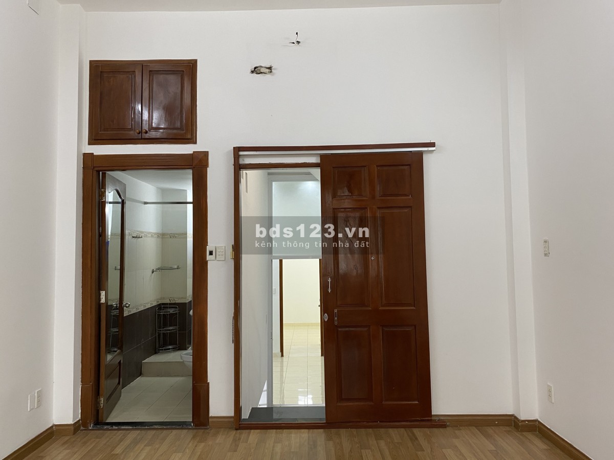 Bán nhà 3 tấm kiên cố 4x18 gần Đầm Sen – Giá tốt