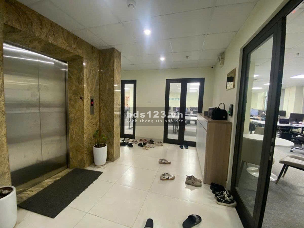 Bán tòa nhà mặt phố Lê Thanh Nghị, Hai Bà Trưng. 450m. 10T, MT 15m vỉa hè ô tô, KD tốt. 280 tỷ
