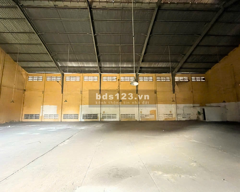 Kho diện tích 805m2 tại chợ Hóc Môn
