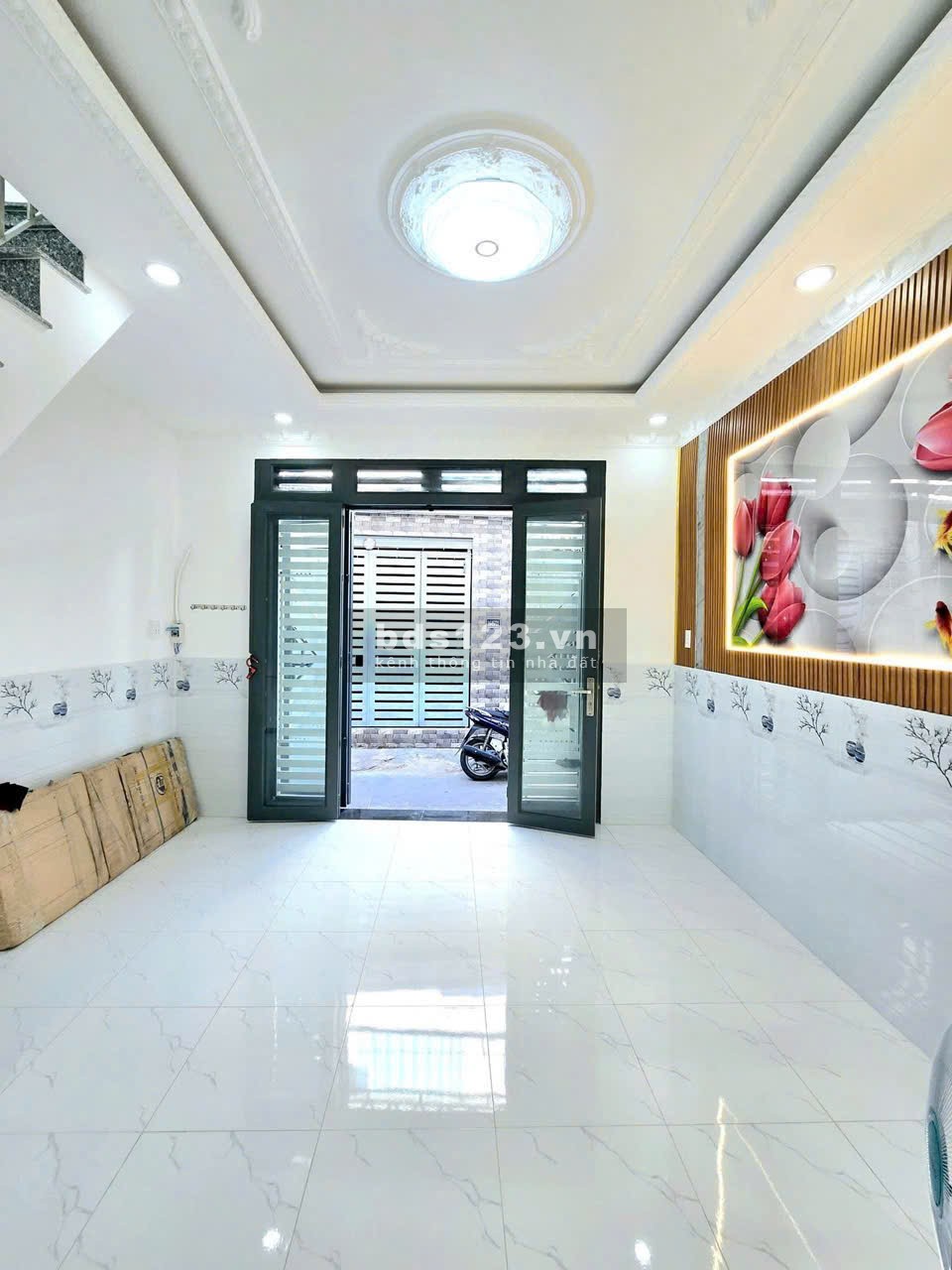 Bán nhà 2 tầng, khu dân cư hiện hữu, đông đúc, xe 3 gác vào tới nhà