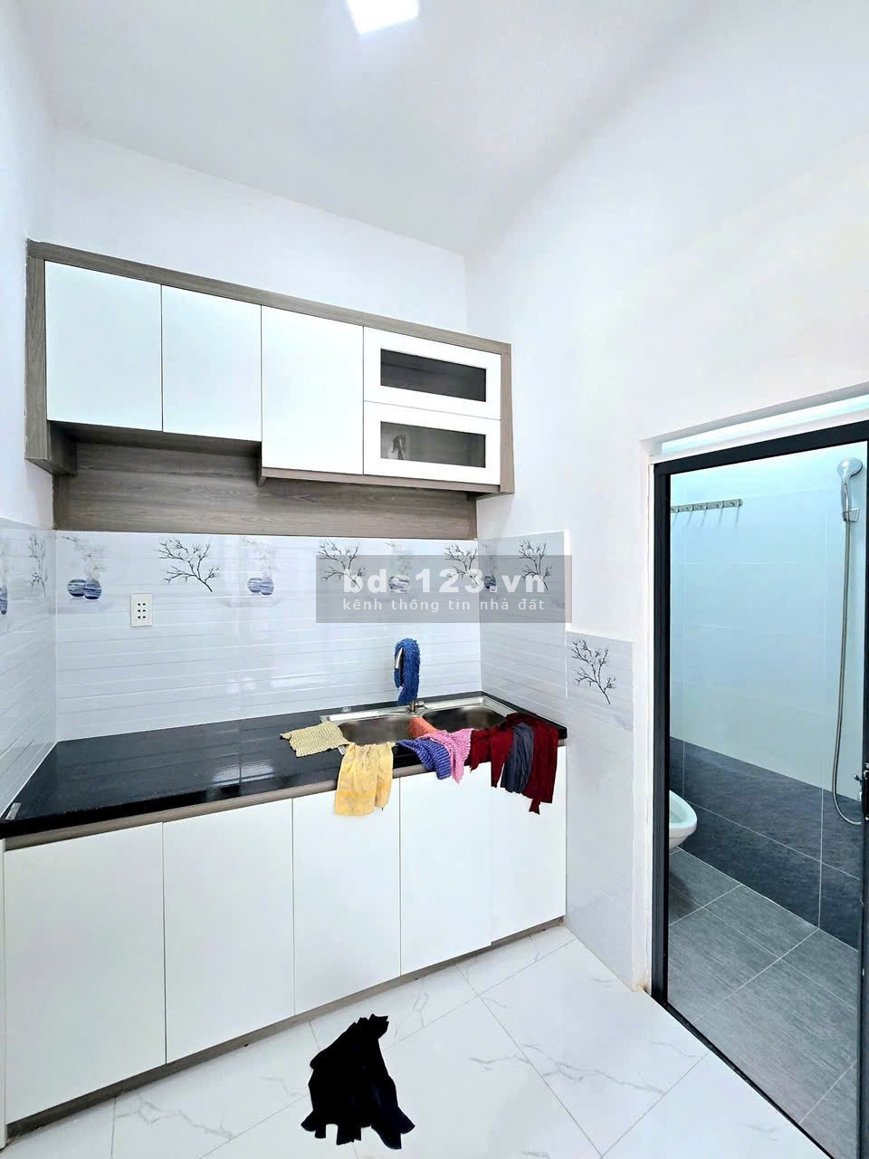 Bán nhà 2 tầng, khu dân cư hiện hữu, đông đúc, xe 3 gác vào tới nhà