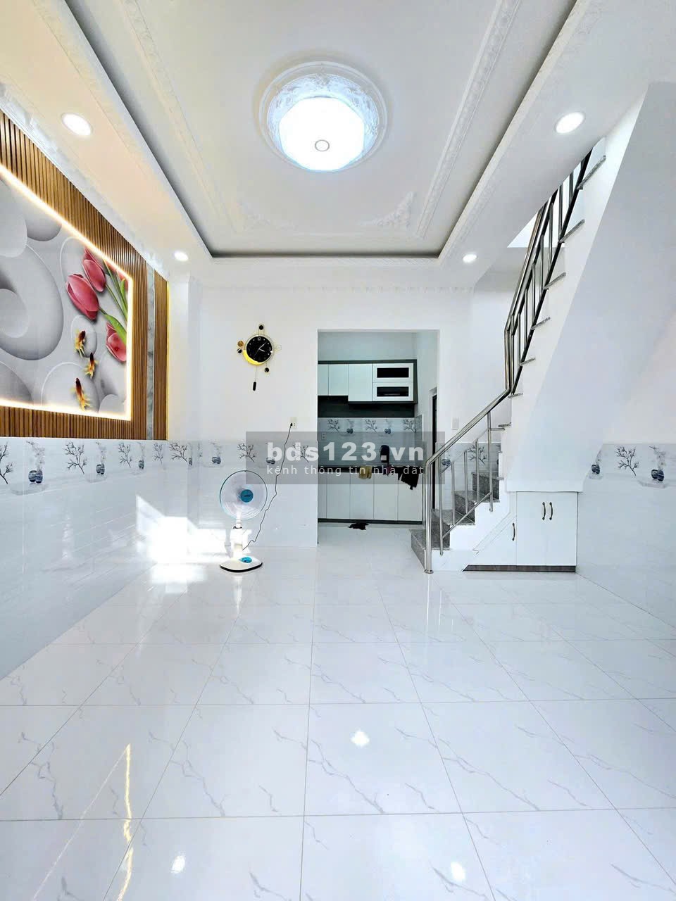Bán nhà 2 tầng, khu dân cư hiện hữu, đông đúc, xe 3 gác vào tới nhà