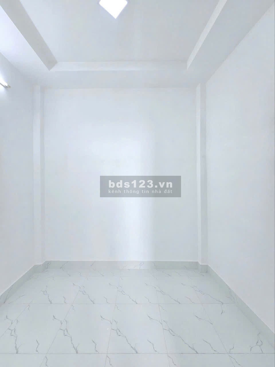 Bán nhà 2 tầng, khu dân cư hiện hữu, đông đúc, xe 3 gác vào tới nhà