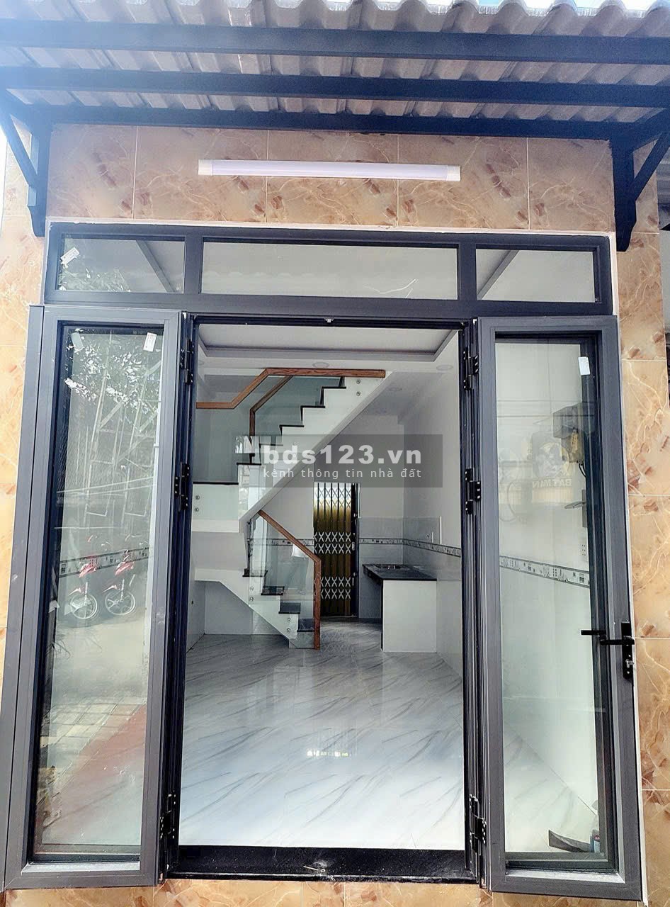 Chính chủ bán nhà đẹp hẻm Bùi Văn Ba, trung tâm Q7, 1 trệt - 1 lầu - Ban công ( 2 p.ngủ )
