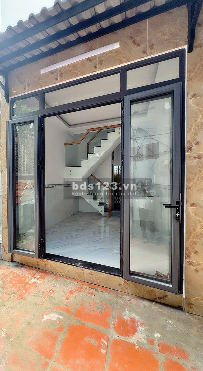 Chính chủ bán nhà đẹp hẻm Bùi Văn Ba, trung tâm Q7, 1 trệt - 1 lầu - Ban công ( 2 p.ngủ )