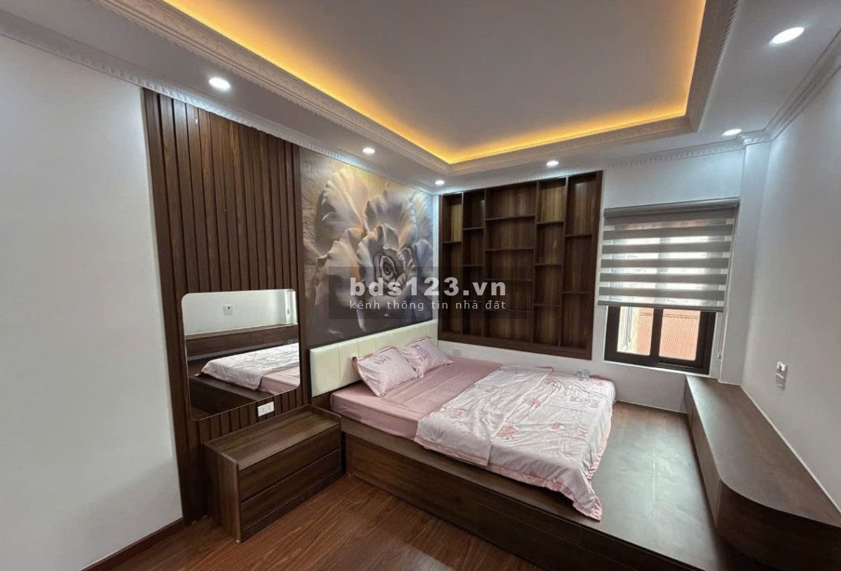 Bán nhà Phố Cầu Giấy, ô tô đỗ cổng, nhà ngõ riêng, an ninh tốt, giá 8.5 tỷ