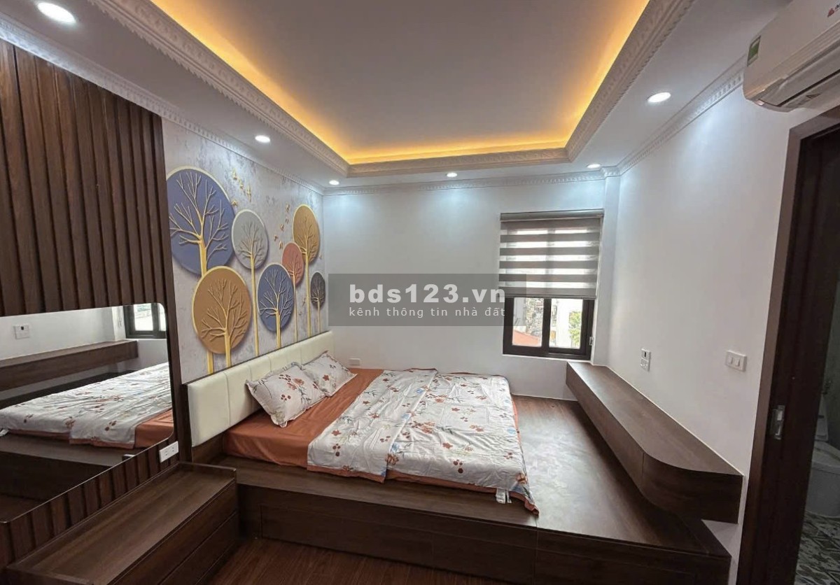 Bán nhà Phố Cầu Giấy, ô tô đỗ cổng, nhà ngõ riêng, an ninh tốt, giá 8.5 tỷ