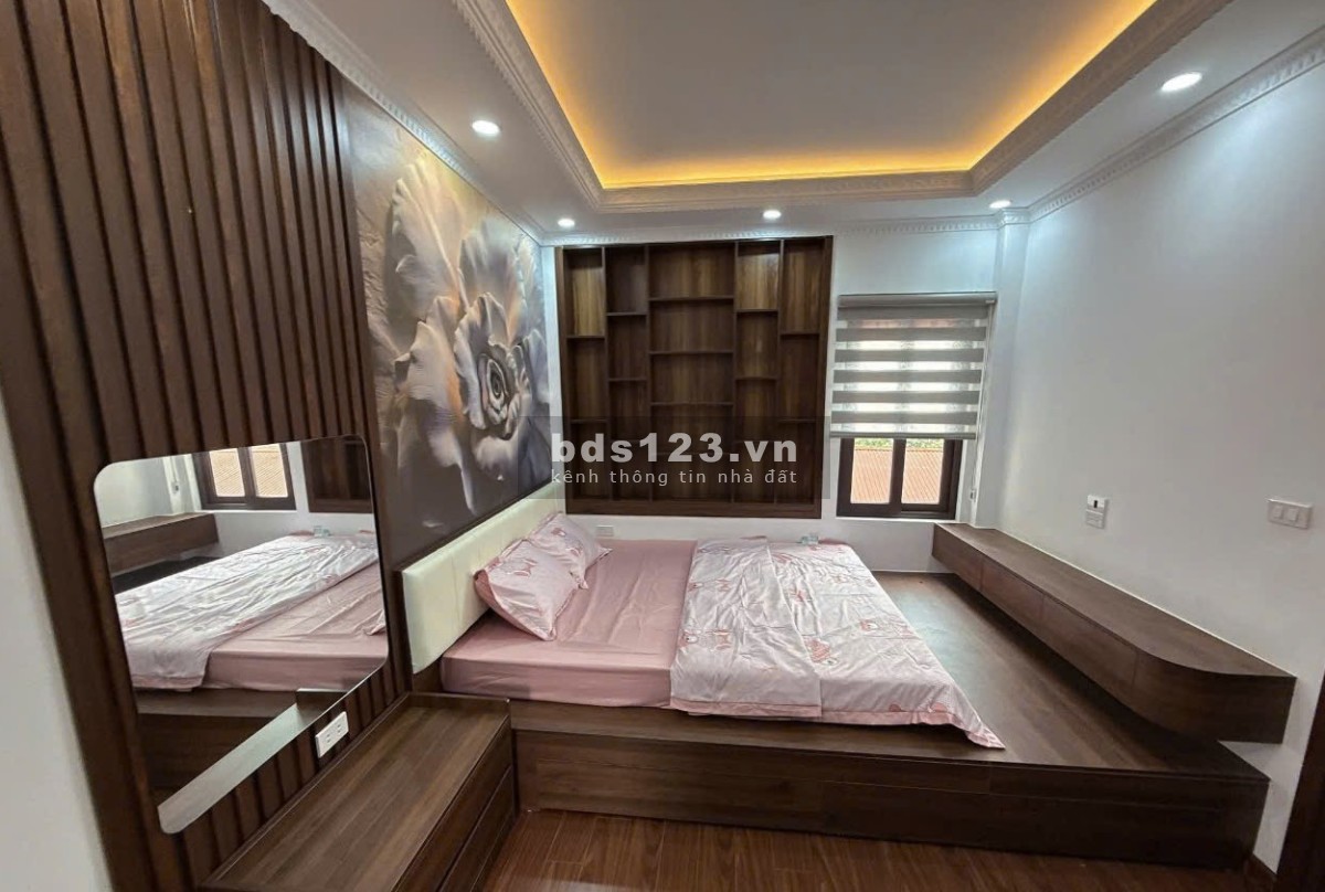 Bán nhà Phố Cầu Giấy, ô tô đỗ cổng, nhà ngõ riêng, an ninh tốt, giá 8.5 tỷ