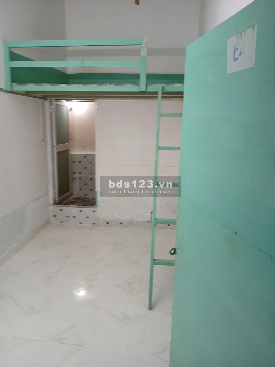 Cho thuê phòng trọ giá rẻ 2.300K trung tâm đường Hồ Văn Huê, Phú Nhuận