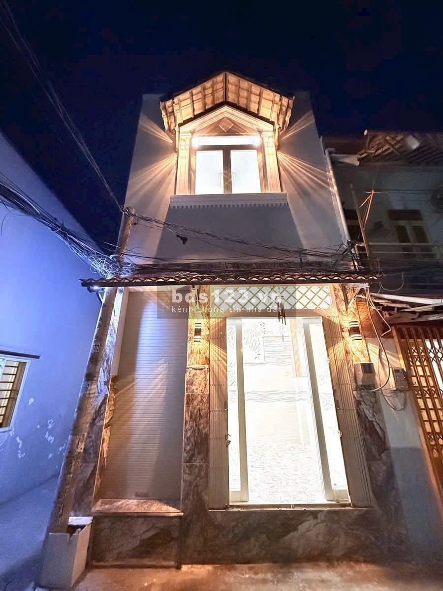 Nhà Đẹp - 1 Lầu, Mới Hoàn Thiện - Xe Hơi Đậu Kế Nhà