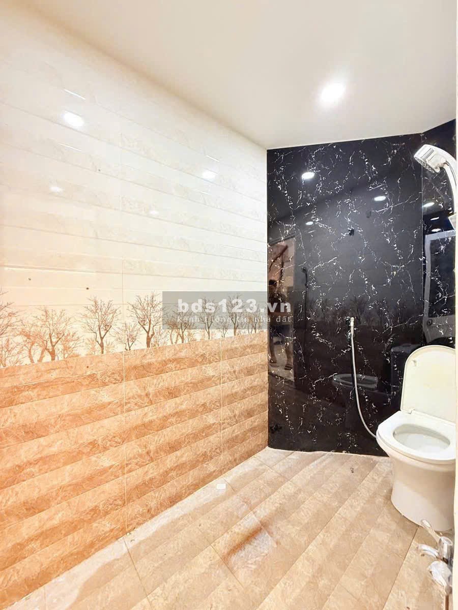 Nhà Đẹp - 1 Lầu, Mới Hoàn Thiện - Xe Hơi Đậu Kế Nhà