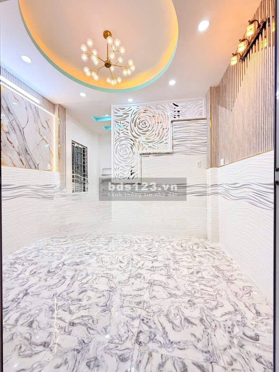 Nhà Đẹp - 1 Lầu, Mới Hoàn Thiện - Xe Hơi Đậu Kế Nhà