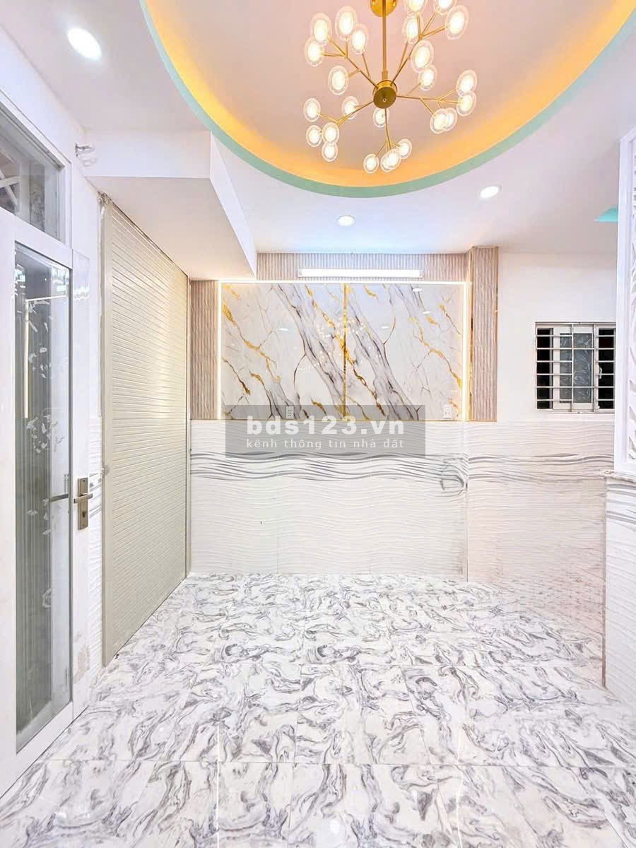 Nhà Đẹp - 1 Lầu, Mới Hoàn Thiện - Xe Hơi Đậu Kế Nhà