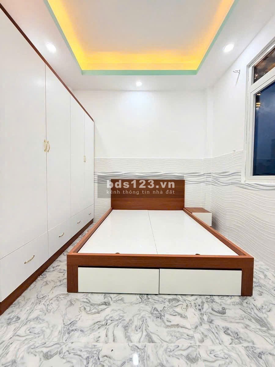 Nhà Đẹp - 1 Lầu, Mới Hoàn Thiện - Xe Hơi Đậu Kế Nhà